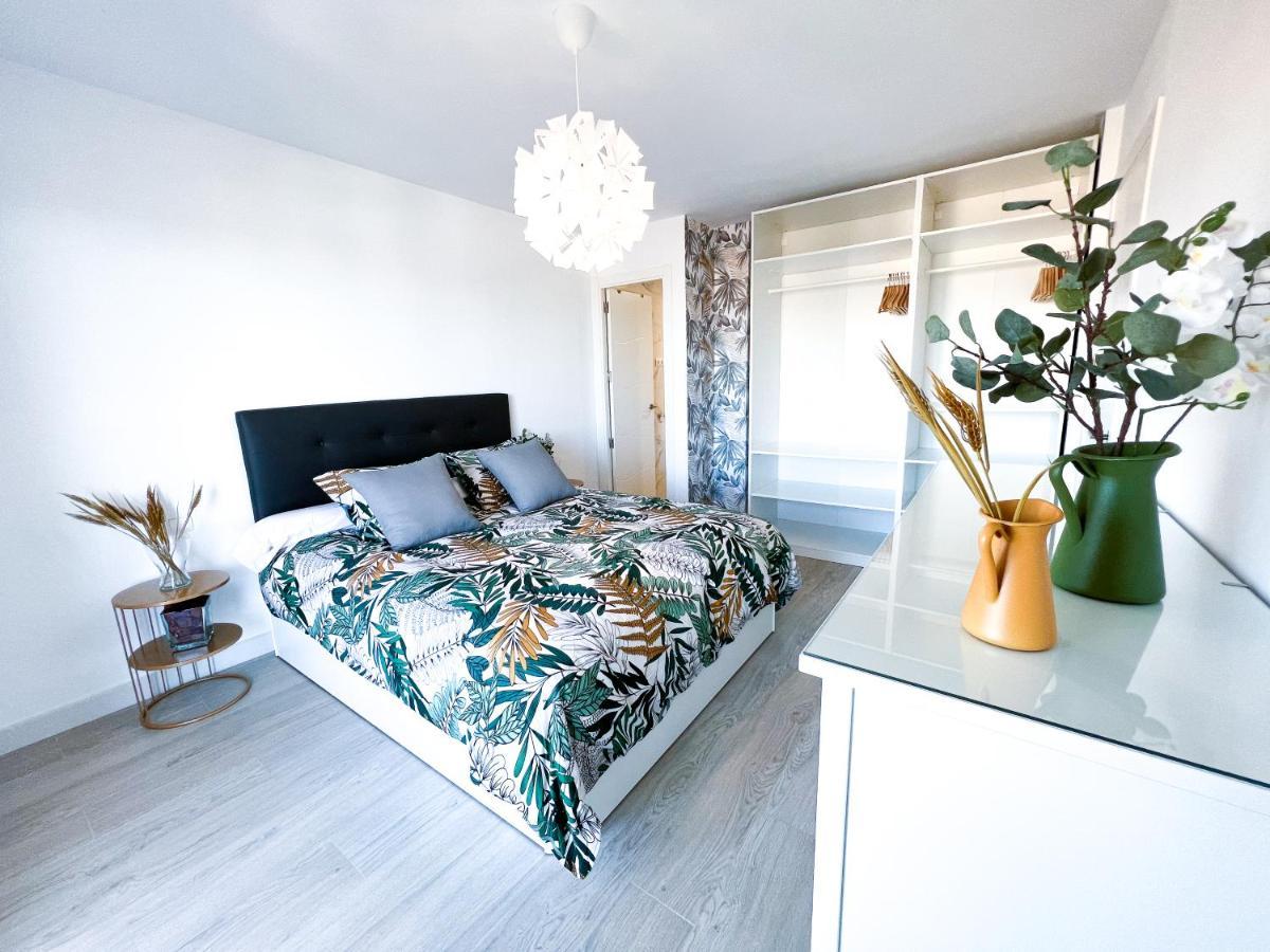 Apartamento A 900 M De La Playa Y Con Vistas Al Mar En 푸엔히롤라 외부 사진