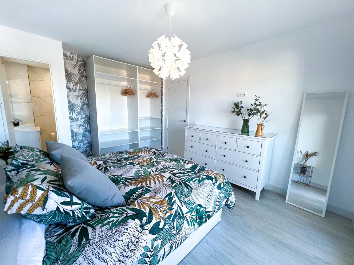 Apartamento A 900 M De La Playa Y Con Vistas Al Mar En 푸엔히롤라 외부 사진