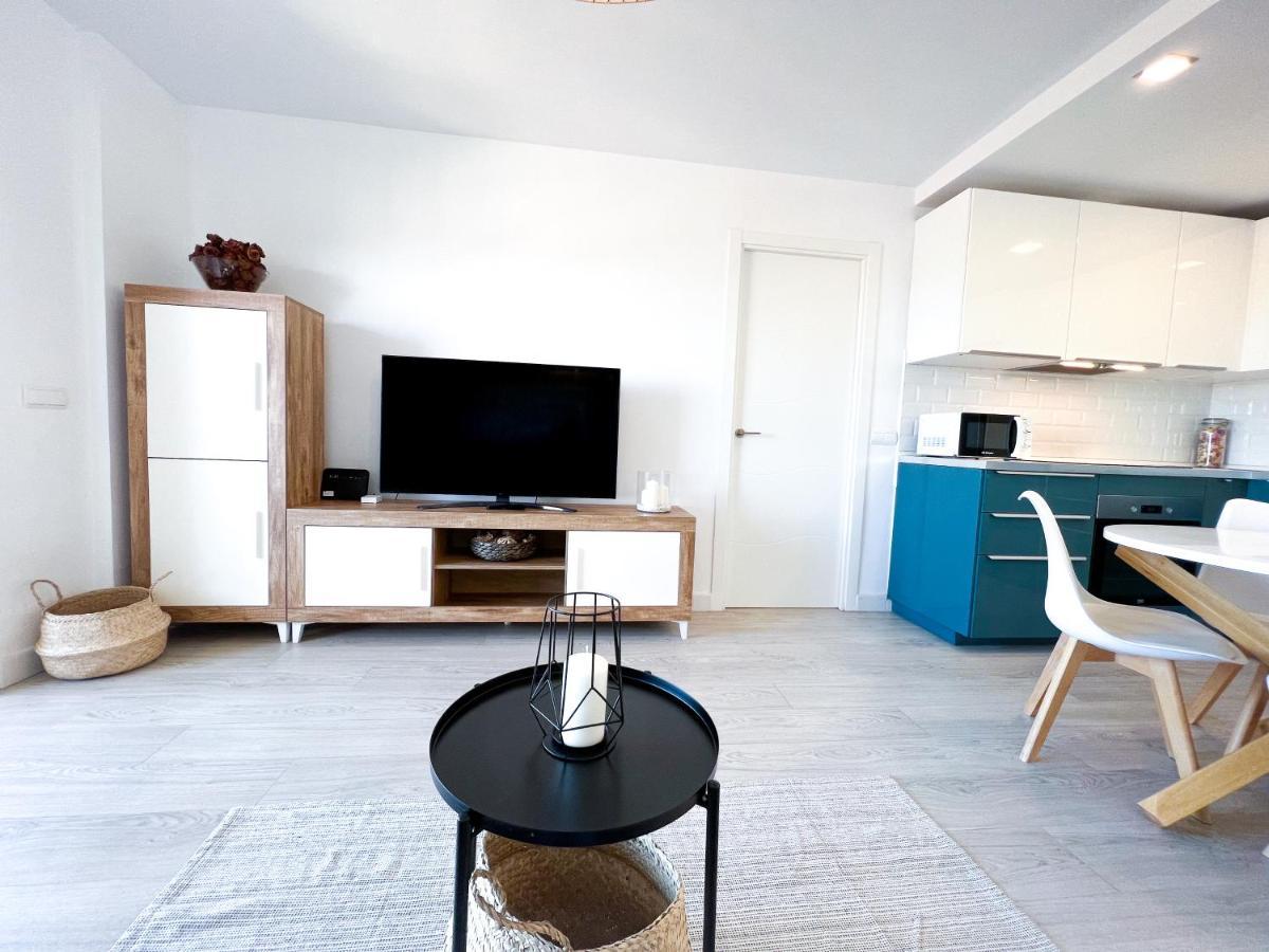 Apartamento A 900 M De La Playa Y Con Vistas Al Mar En 푸엔히롤라 외부 사진