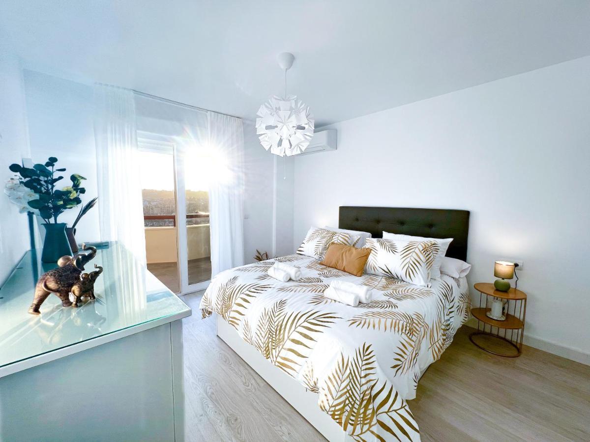 Apartamento A 900 M De La Playa Y Con Vistas Al Mar En 푸엔히롤라 외부 사진