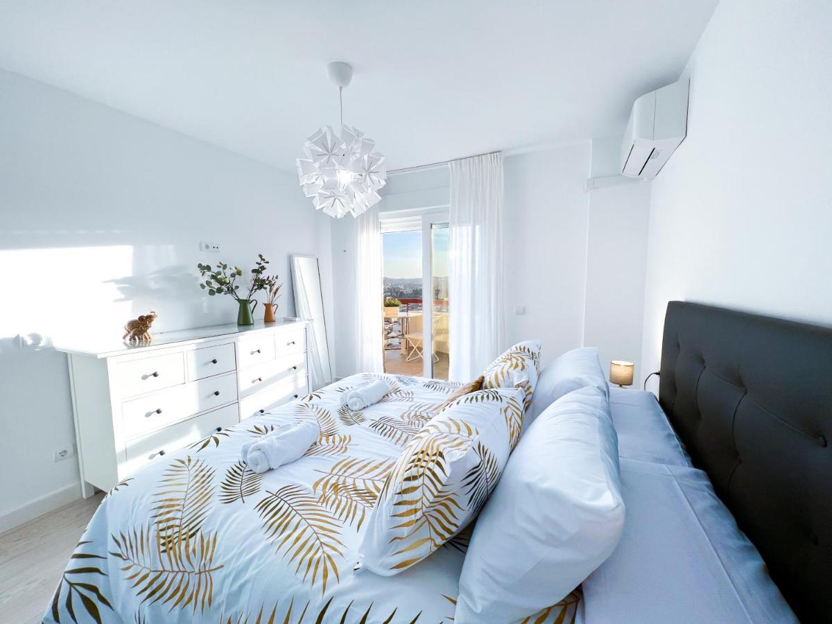 Apartamento A 900 M De La Playa Y Con Vistas Al Mar En 푸엔히롤라 외부 사진