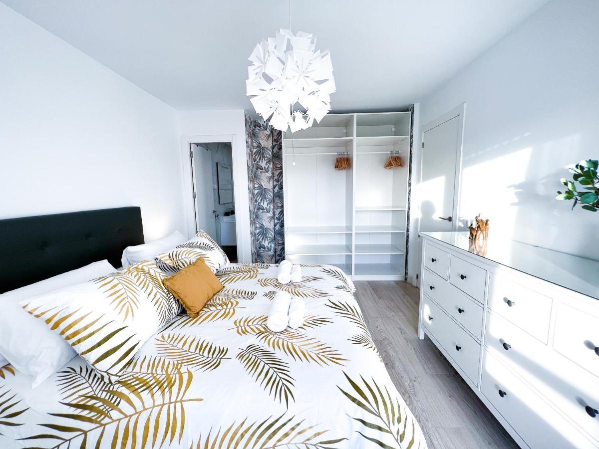 Apartamento A 900 M De La Playa Y Con Vistas Al Mar En 푸엔히롤라 외부 사진