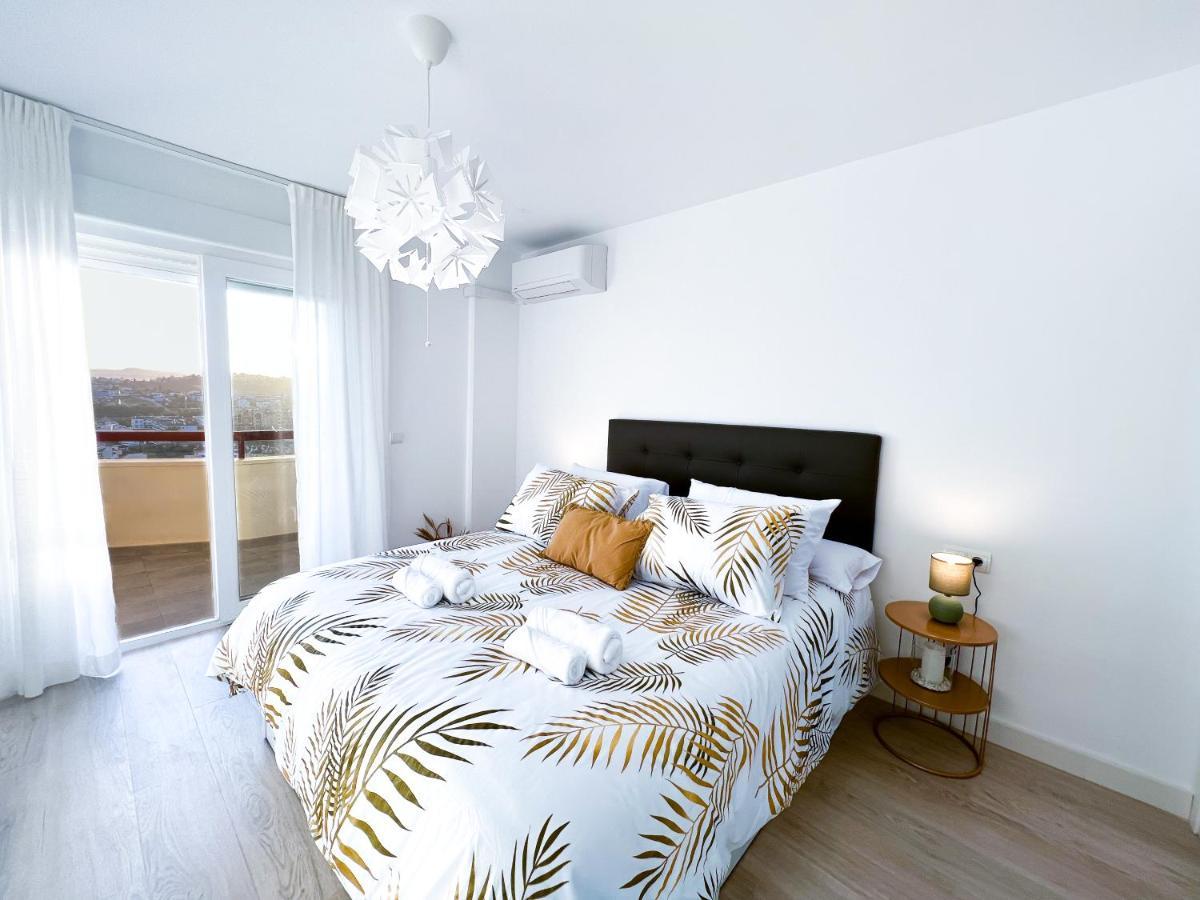 Apartamento A 900 M De La Playa Y Con Vistas Al Mar En 푸엔히롤라 외부 사진
